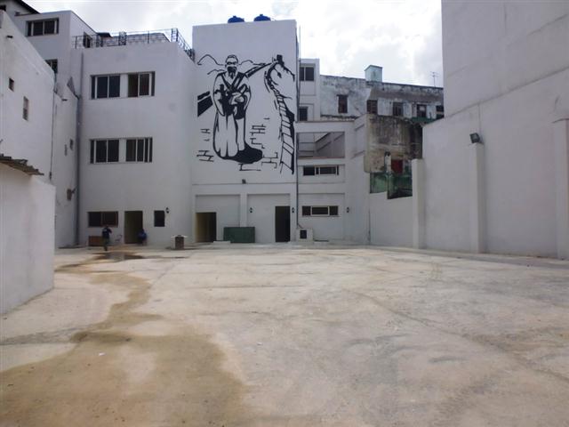 01 002 (Small)