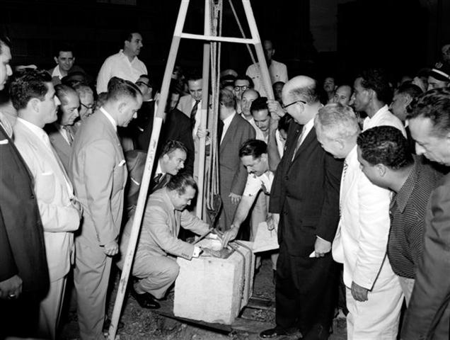1957 abr29- Malecón y G, 1ra. piedra monumento Calixto García