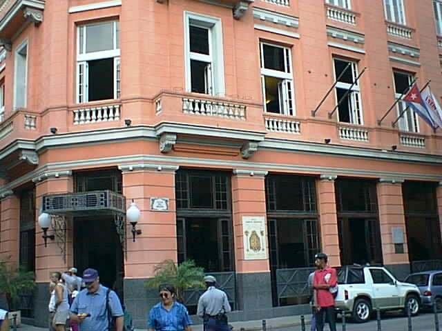 5-Hotel Ambos Mundos, bajos, hoy
