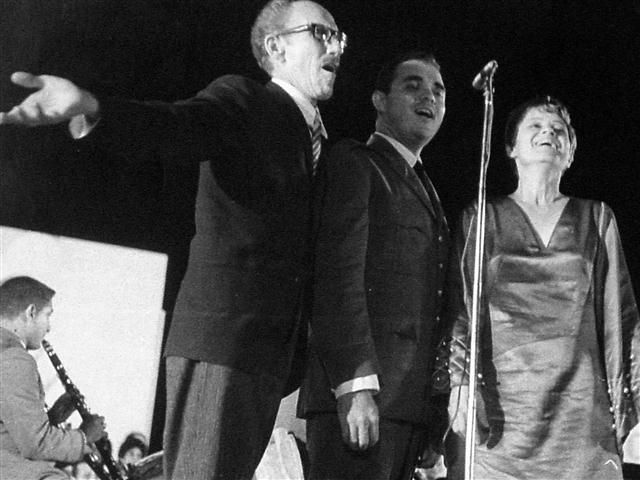 Con Germán Pinelli y Alicia Carbonero. Bayamo, 1971.