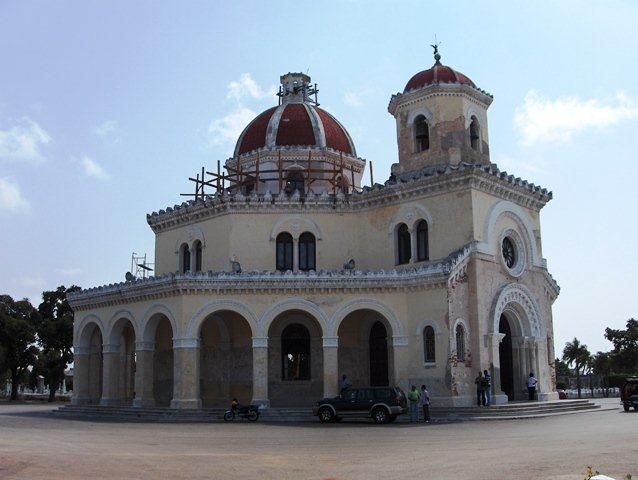 3-Capilla Central del Cementerio de colón, obras