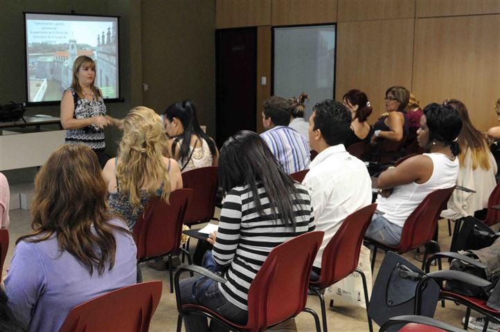 Conferencia impartida por Magda Resik