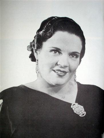 AZUCENA MAIZANI (Small)