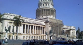 El Capitolio en reparación. Foto: Armando Felipe Fuentes