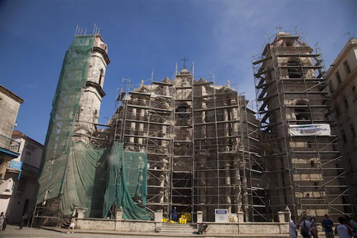 La Catedral bajo reparación (Foto tomada de Cubadebate)