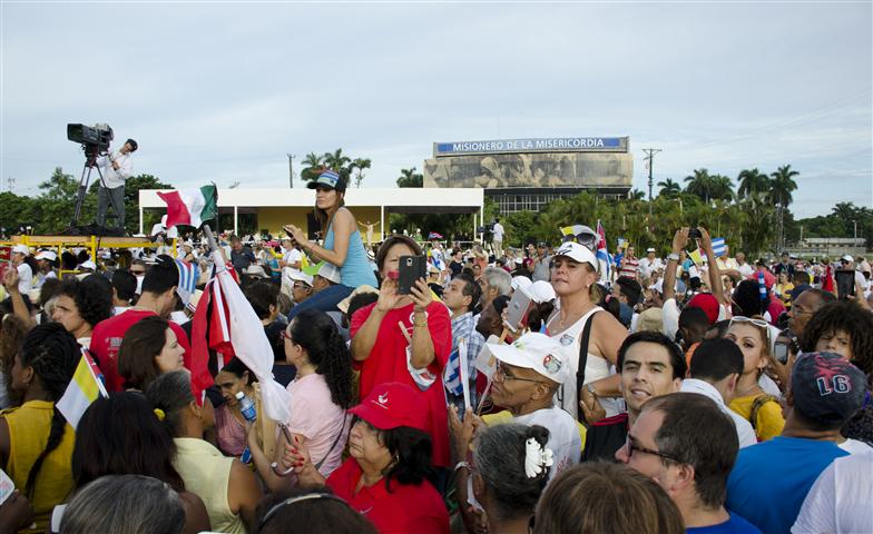 plaza de la revolucion poco antes de comenzar la misa (Small)