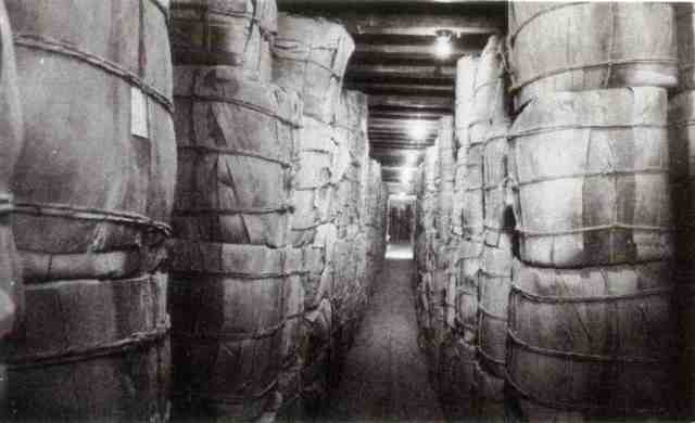 Almacén de tabaco en hojas, década de 1940 05