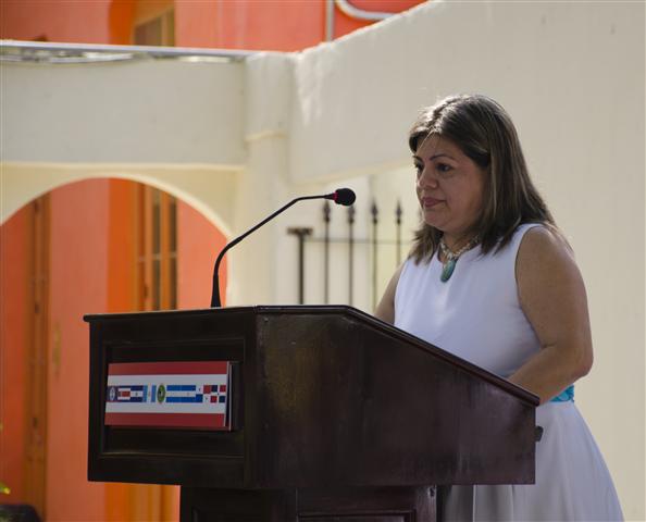 EMBAJADORA DE EL SALVADOR 2 (Small)