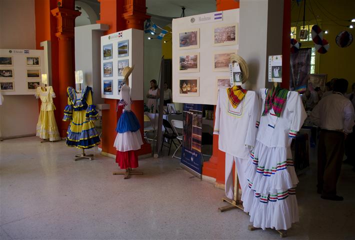 MUESTRA FOTOGRAFICA Y TRAJES TÍPICOS (Small)