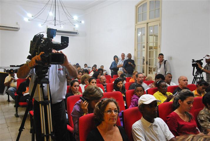 Momentos de la conferencia de prensa
