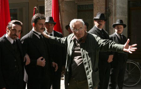 El-cineasta-italiano-Marco-Bellocchio-aquí-durante-la-filmación-de-Vincere