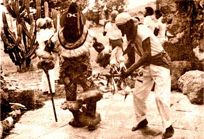 buey abakua Ireme o diablito durante una danza ritual Abakuá en Cuba, en el siglo pasado.