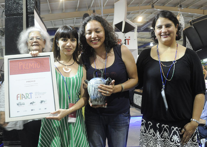 Premio en la categoría de joyería, al Proyecto NAAH (Chile). (Foto tomada de Radio Rebelde)