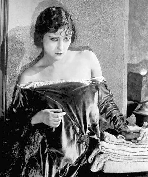 photo-movie-still-gloria-swanson-dishevelled-in-velvet-dress-1920s
