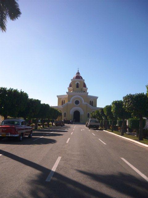 Avenida y Capilla Central C. Colón