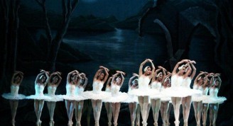 Escena de “El lago de los cisnes” en “La magia de la danza”