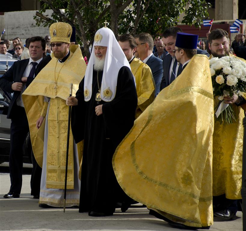 patriarca a su llegada a la iglesia 2 (Medium)