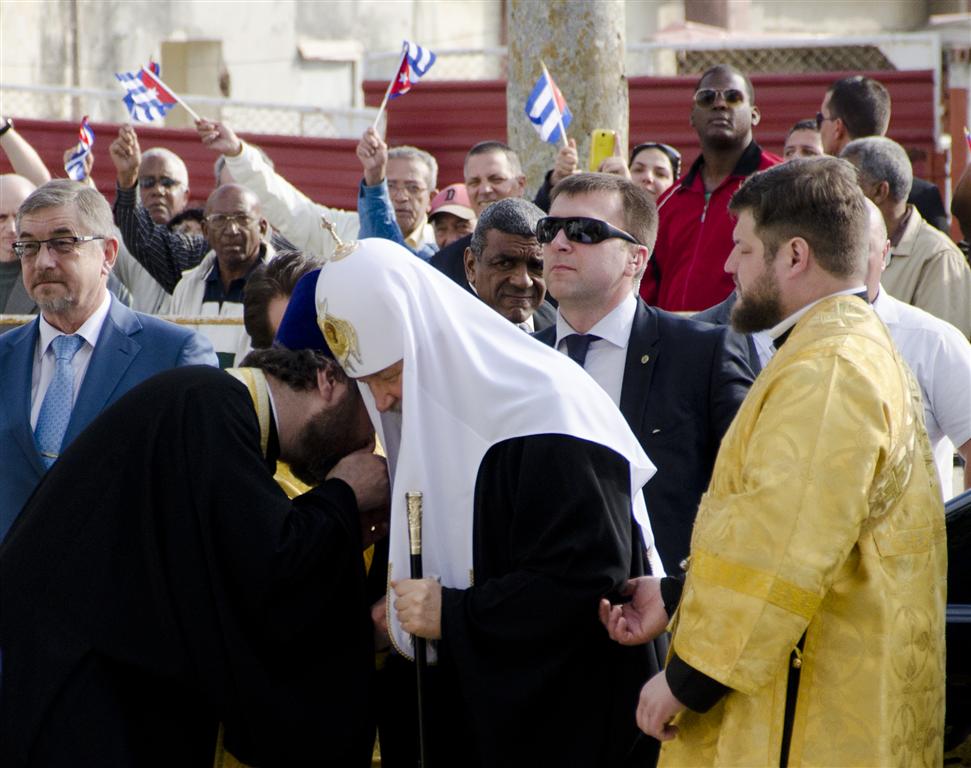 patriarca a su llegada a la iglesia 3 (Medium)