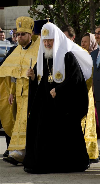 patriarca a su llegada a la iglesia (Medium)