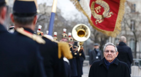raul-castro-en-paris-580x320
