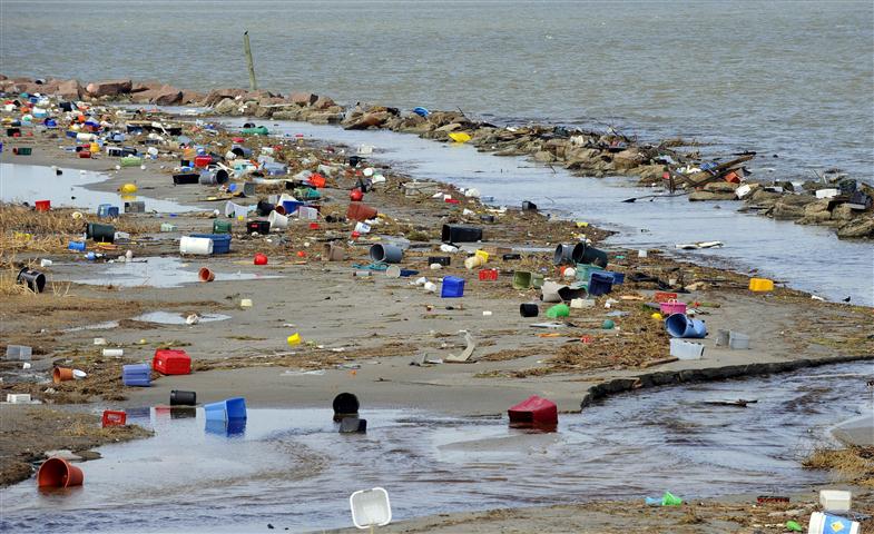 Basura en el mar (Small)