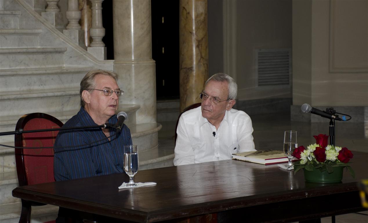 El investigador y autor del libro, Francisco Rey Alfonso junto al Doctor Eusebio Leal Spengler, Historiador de la Ciudad de La Habana