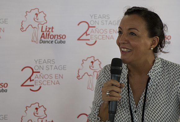 Lizt Alfonso en el encuentro con la prensa realizado el pasado viernes 23 de septiembre en el Hotel Sevilla (Foto: Foto: Ladyrene Pérez/ Tomada de Cubadebate.)