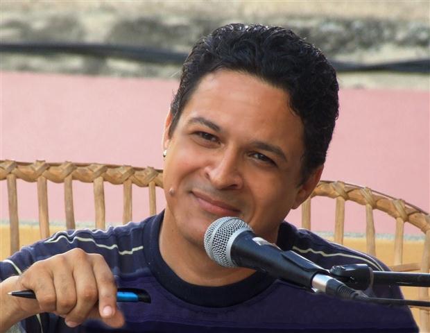 Reinaldo Cedeño en la peña Letras compartidas Emisora Radio Mambi (Small)