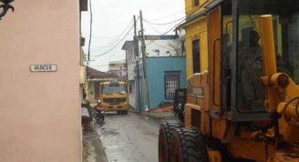 Llega a Baracoa brigada de Granma para ayudar en recuperación tras Huracán Matthew. Foto: @labaracoesa/ Twitter