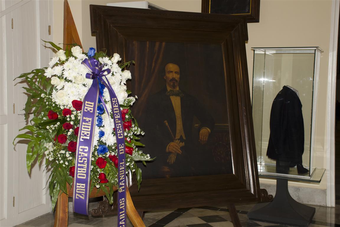 ofrenda de fidel castro a cespedes sala de las banderas (Medium)