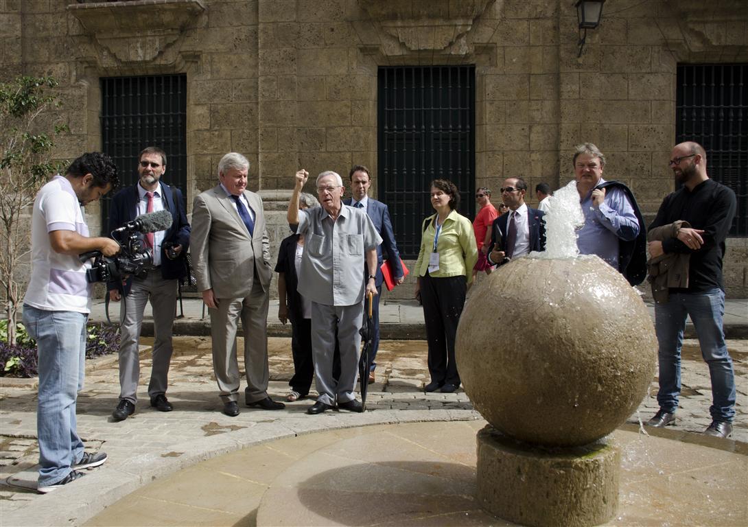 en la plaza de san jeronimo (Medium)