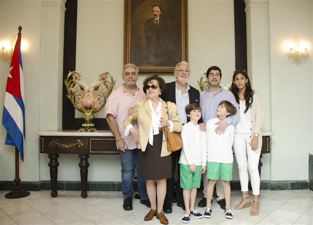 foto fasmiliar en teatro martí (Medium)