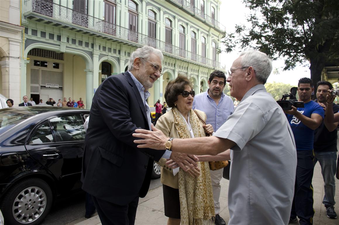 leal recibe a placido domingo (Medium)