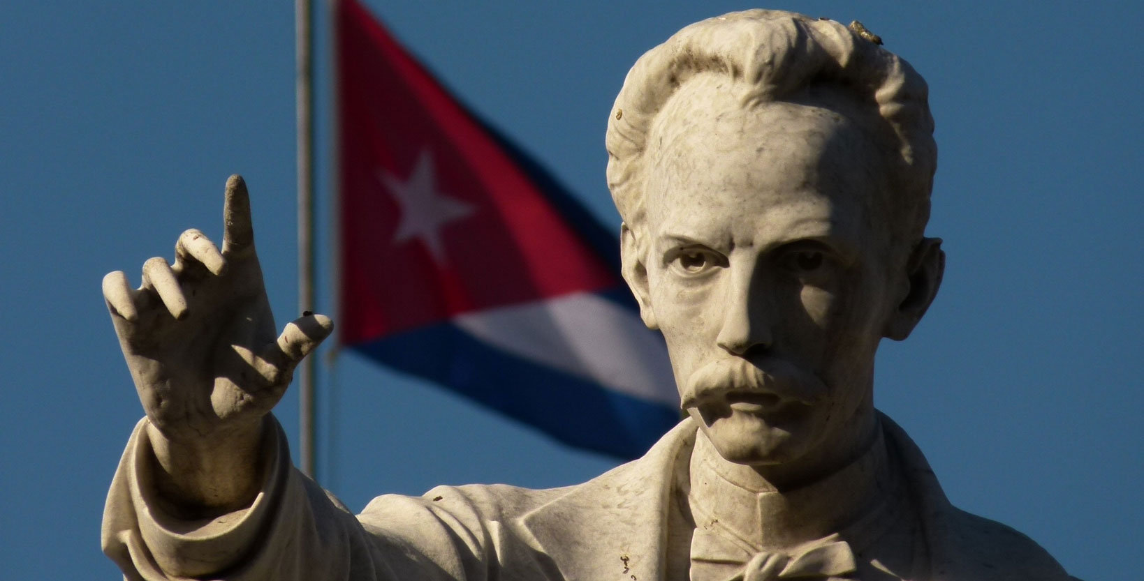 Estatua-José-Martí-obtenida-de-laregioninternacional