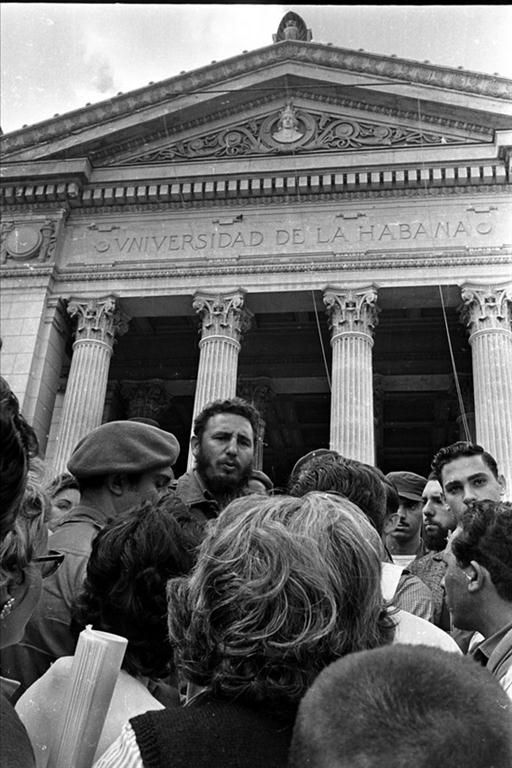 Así expresó Fidel Castro Ruz: “En esa universidad (…) adquirí los valores que sostengo y por los cuales he luchado a lo largo de mi vida”. Fotos: Oficina de Asuntos Históricos del Consejo de Estado
