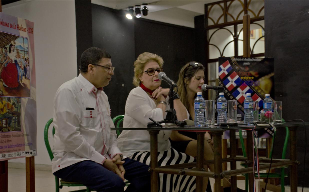 conferencia de prensa semana dominicana5 (Medium)
