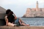 pareja-jovenes-malecon-habana