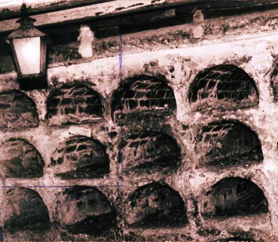 Iglesia del Espíritu Santo, nichos de enterramiento
