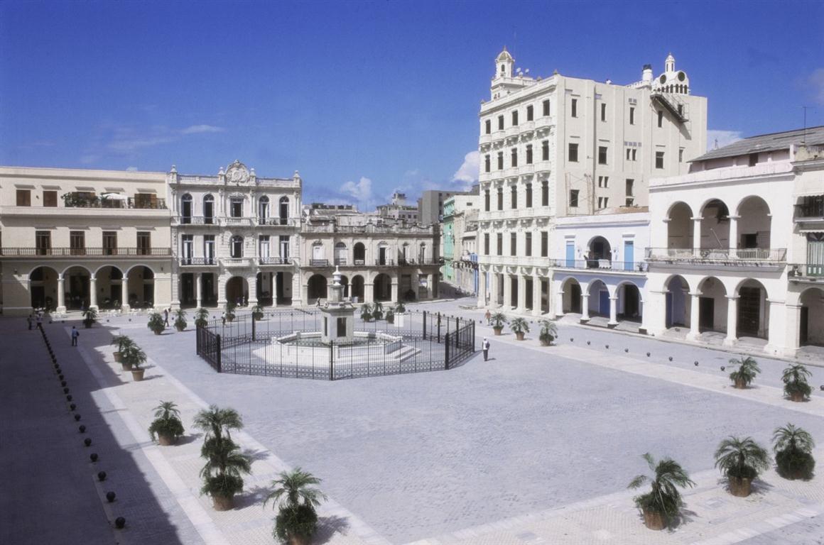 Havanna_-_Plaza_Vieja (Medium)