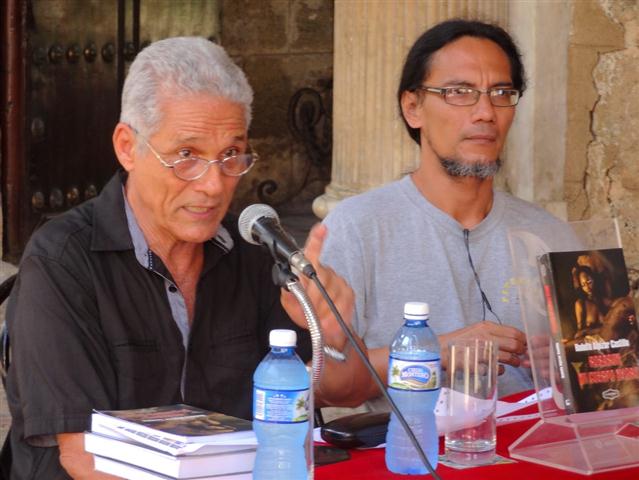 Rodolfo Alpízar pressu novela Robaron mi cuerpo negro, publicada por la Editorial Letras Cubanas.