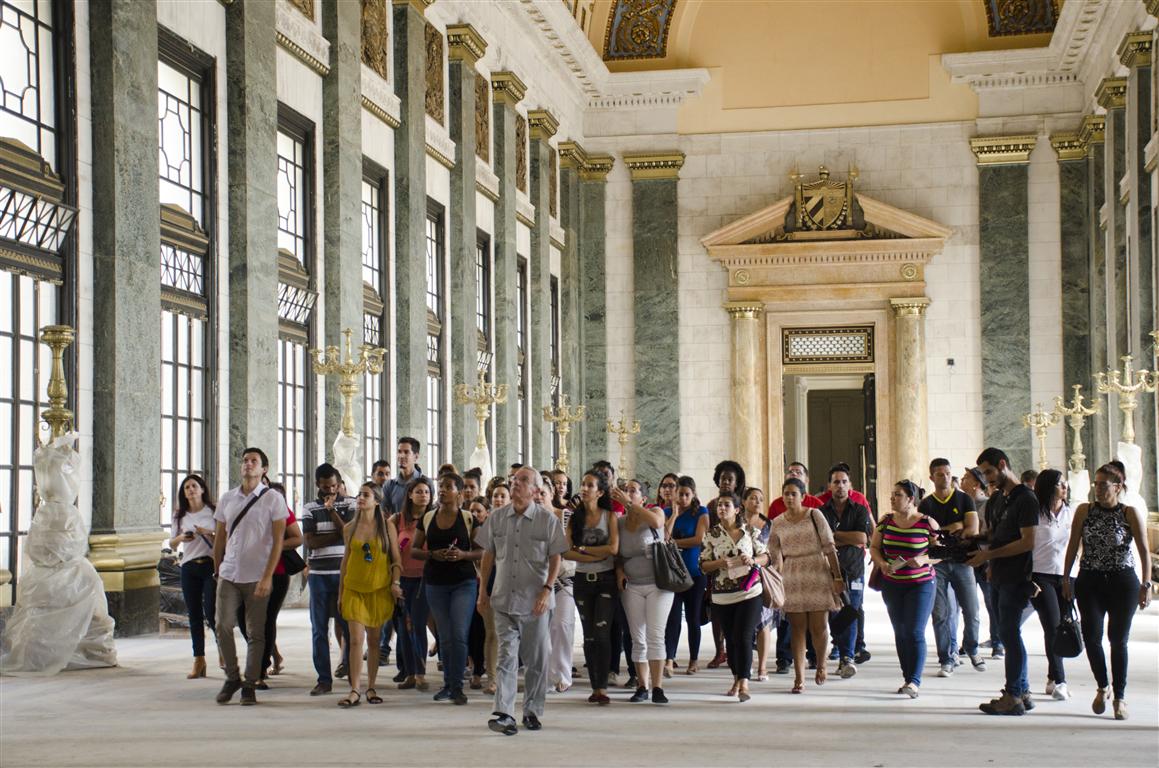 RECORRIDO CON JÓVENES POR EL CAPITOLIO 18 (Medium)