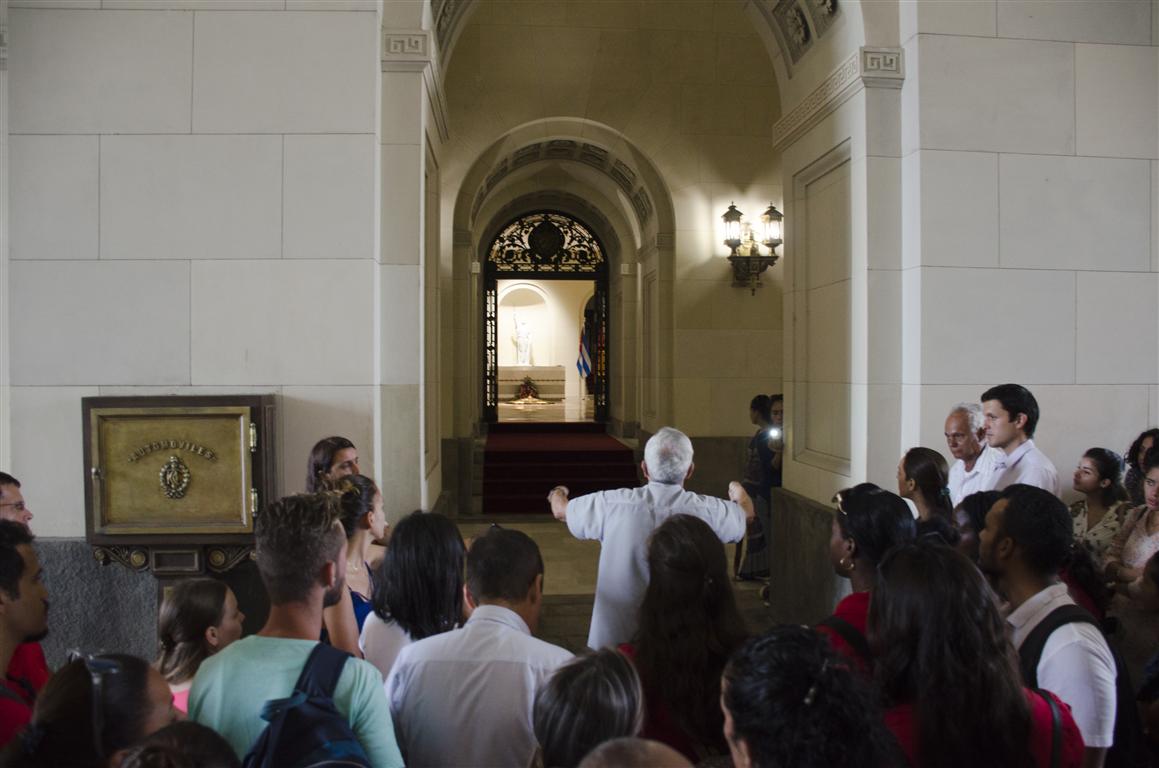 RECORRIDO CON JÓVENES POR EL CAPITOLIO 4 (Medium)