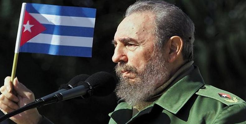 720-fidel-bandera-cubana