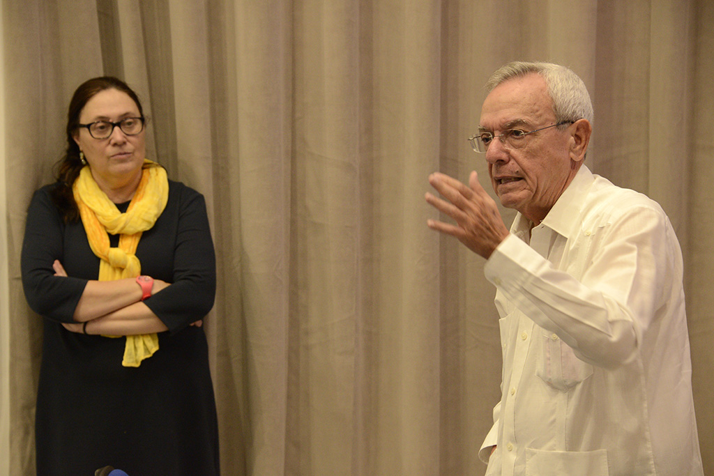 Conversatorio del Doctor Leal durante la segunda jornada el Taller