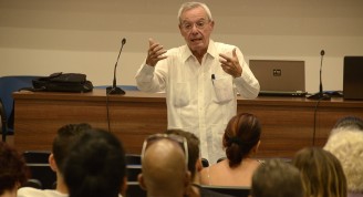 Conversatorio del Doctor Leal durante la segunda jornada el Taller (2)