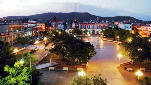 0109-parque-calixto-garcia-noche-holguin-