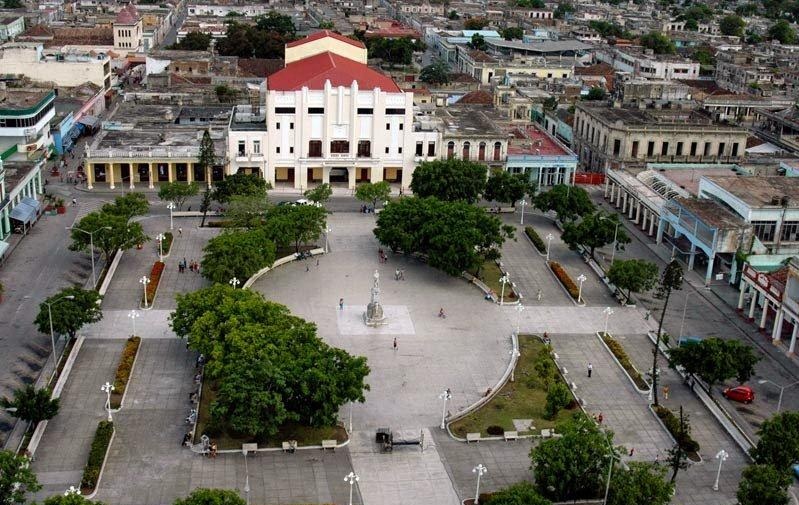 0109-parque-calixto-garcia-noche-holguin-21