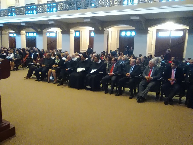 Eusebio leal Historiador de la Ciudad junto al auditorio en la Sala Magna de la Universidad de La Habana celebra sus 290 años de creada