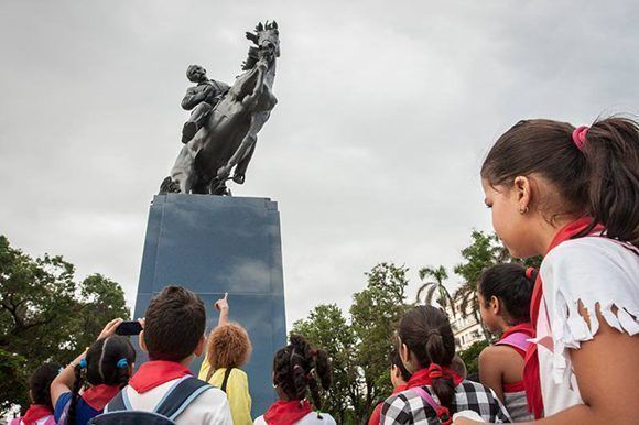 jose-marti-estatua-3-580x386