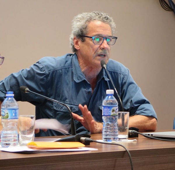 El director de Cine y guionista Fernando Pérez en su ponencia sobre Enriqueta Faver.